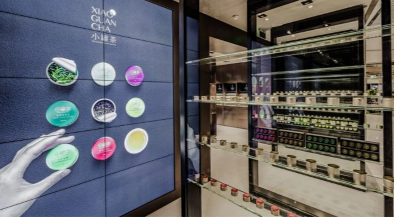 A contemporary tea treasury redefines the store through display, materials and spatial experience.